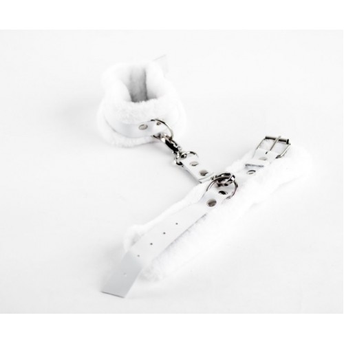Белые кожаные наручники с нежным мехом